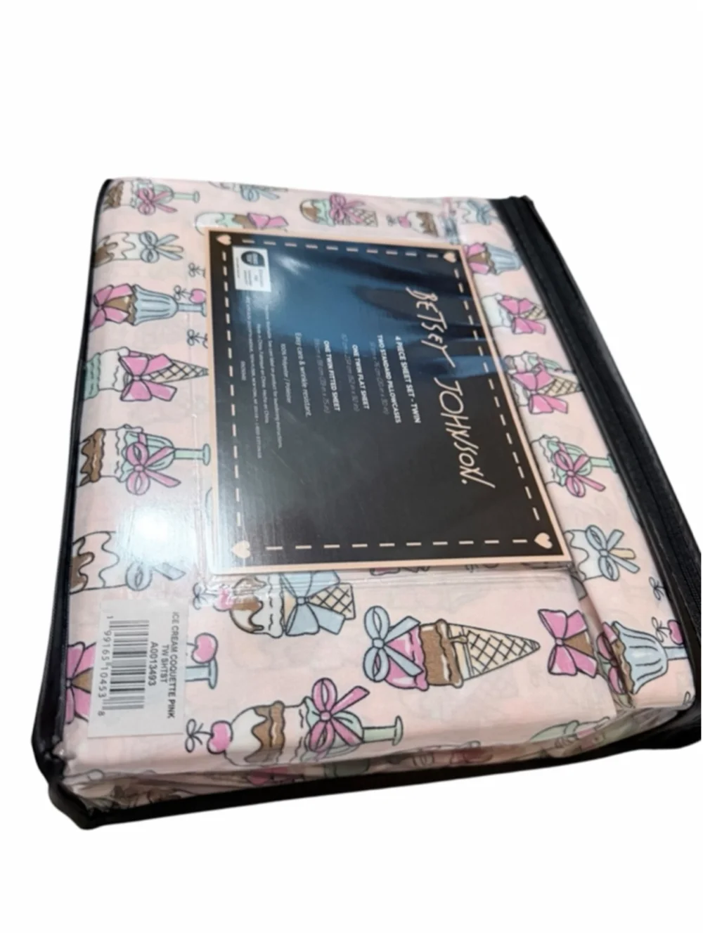 Betsey Johnson Twin 4 Piece Sheet Set.